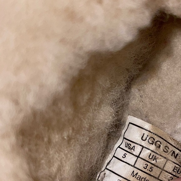 UGG Australia Snuggle Slippers - Picture 10 of 10